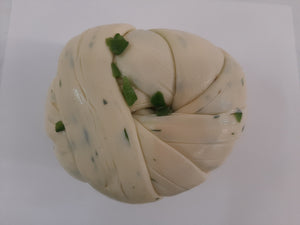 Queso oaxaca con epazote y chile