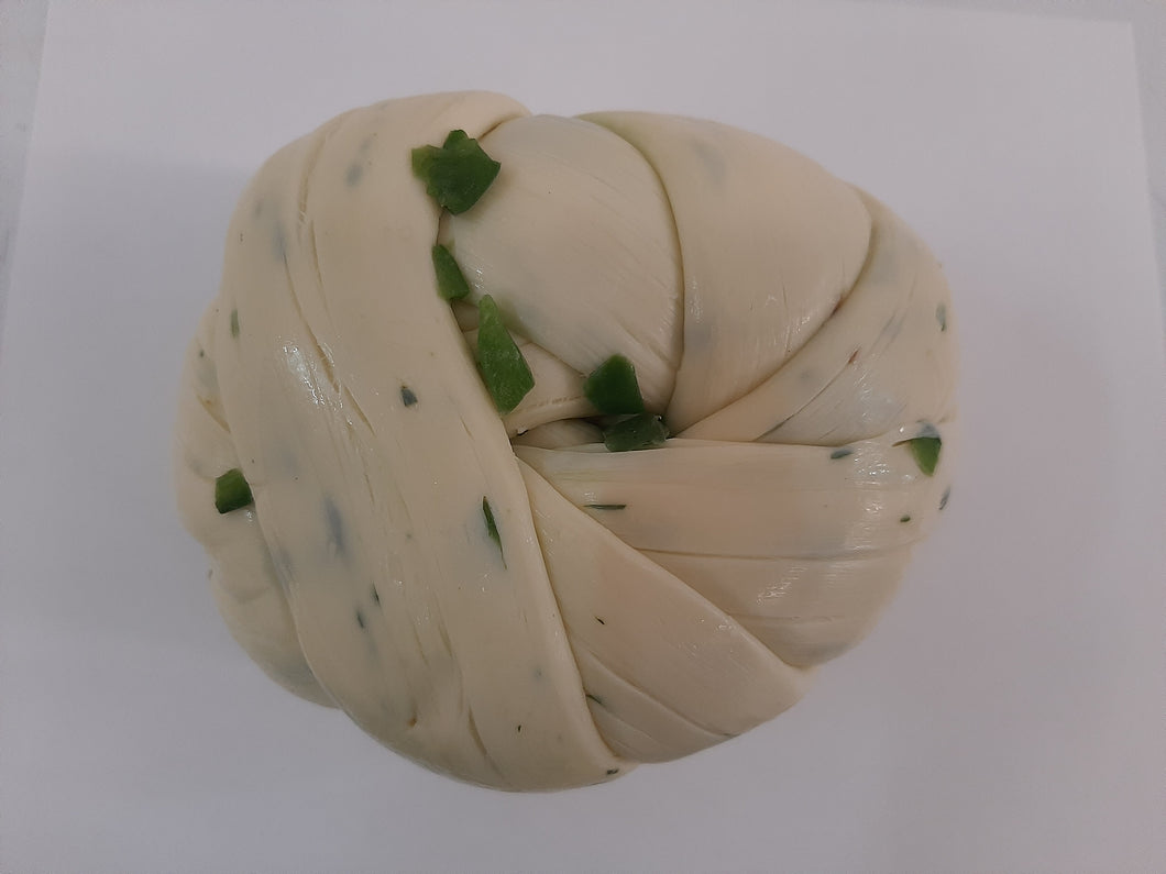 Queso oaxaca con epazote y chile
